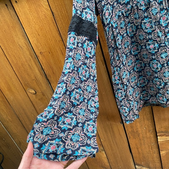 Adorable patterned long sleeve - Picture 2 of 8